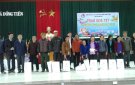 Công đoàn cơ sở Ngân hàng Chính sách xã hội tỉnh Thanh Hóa trao quà tết cho người nghèo và các đối tượng chính sách xã Đồng Tiến.